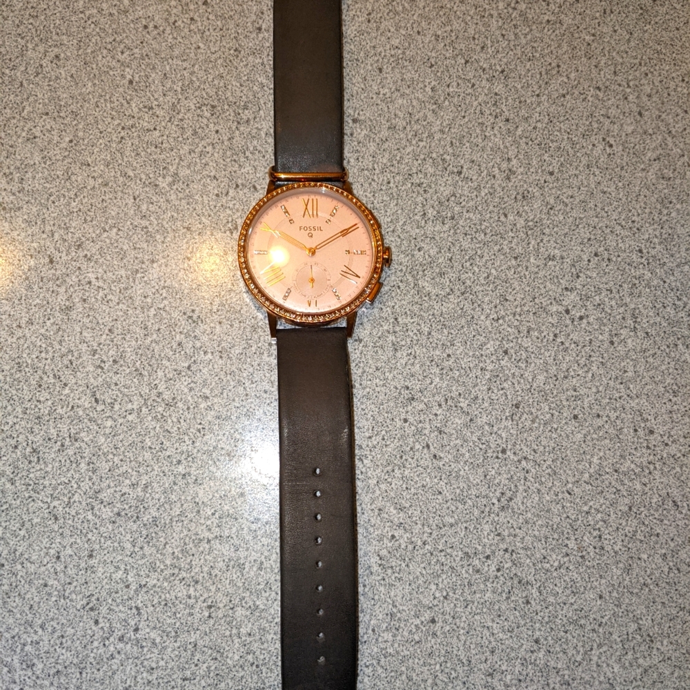 Fossil Hybrid Smartwatch - Picture 4 of 5